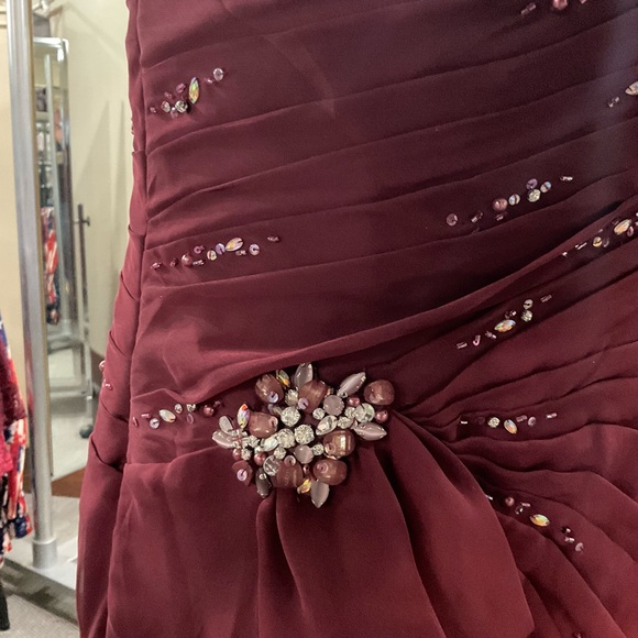 Cameron Blake by Mon Cheri gown, size 12, burgundy - Picture 4 of 7